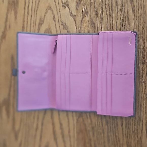 Coach Legacy Garcia Trifold gray leather wallet with pink interior - Picture 6 of 15